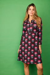 Kurzes Elfenkleid mit rosa Blumenmuster